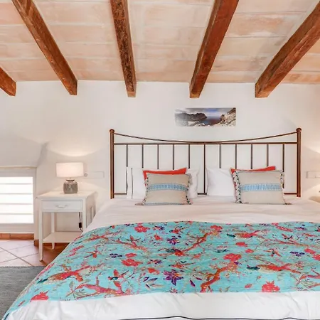 Lleo 11 Holiday home