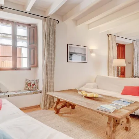 Lleo 11 Holiday home *